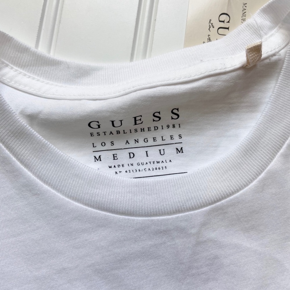 •Guess• embossed logo tee - Picture 6 of 6